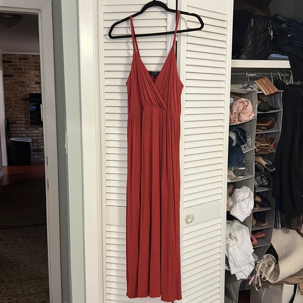 Cute maxi dress. Criss cross top. Spaghetti straps.